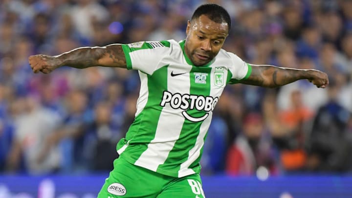 El referente del Atlético Nacional, Dorlan Pabón, no estará ante Santa Fe debido a un permiso especial para ausentarse.