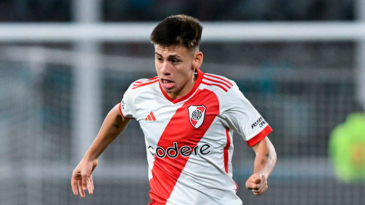 Claudio Echeverri évolue à River Plate.