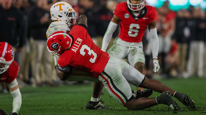 Tennessee Volunteers running back Dylan Sampson is tackled by Georgia Bulldogs linebacker CJ Allen.