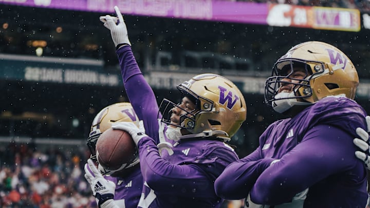 Thaddeus Dixon celebrates his Apple Cup interception. 