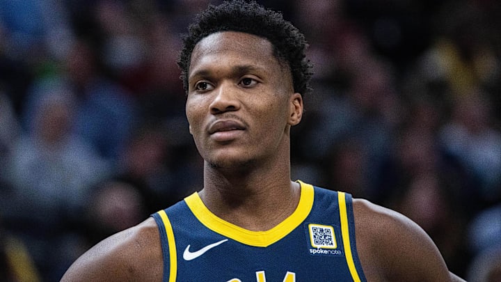 Indiana Pacers wing Bennedict Mathurin (00).