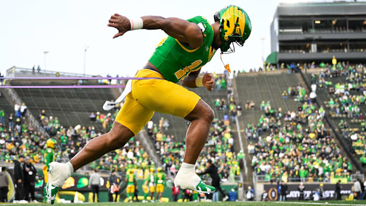 Dec 20, 2025; Eugene, OR, USA;  Oregon Ducks tight end Kenyon Sadiq (18) warms up before the game against the James Madison Dukes at Autzen Stadium. Mandatory Credit: Troy Wayrynen-Imagn Images