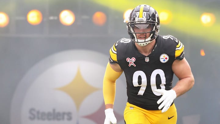 Dec 25, 2024; Pittsburgh, Pennsylvania, USA;  Pittsburgh Steelers linebacker T.J. Watt (90) takes the field against the Kansas City Chiefs at Acrisure Stadium. Mandatory Credit: Charles LeClaire-Imagn Images