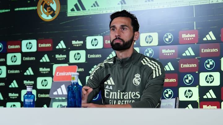 Another problem for Álvaro Arbeloa.