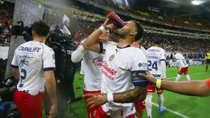 Jugadores de Chivas celebran un gol. Jugadores de Chivas celebran un gol.