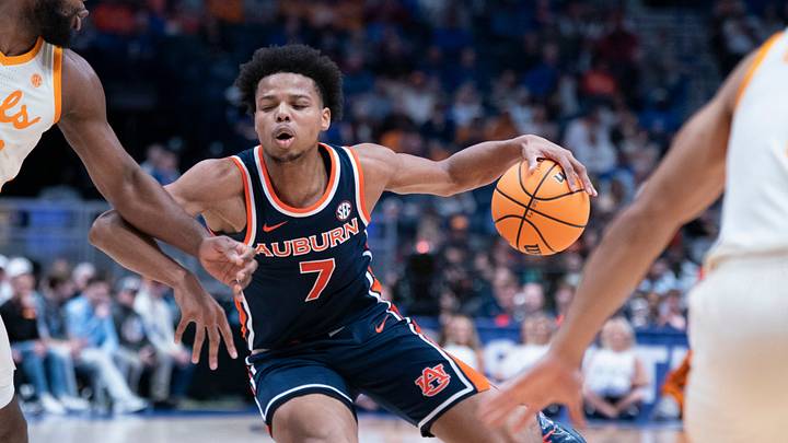 Auburn guard Keyshawn Hall (7) drives the paint against Tennessee forward Jaylen Carey (23) during their Day 2 2026 SEC Men’s Basketball Tournament game at Bridgestone Arena in Nashville, Tenn., Thursday, March 12, 2026.
