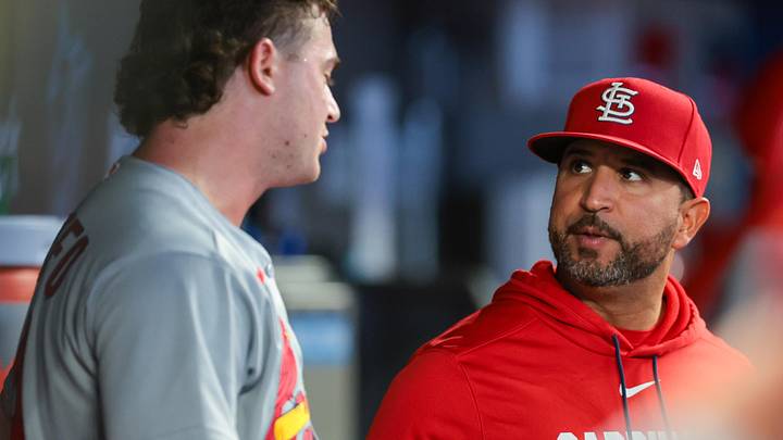 St. Louis Cardinals manager Oliver Marmol (37) speaks to pitcher Gordon Graceffo
