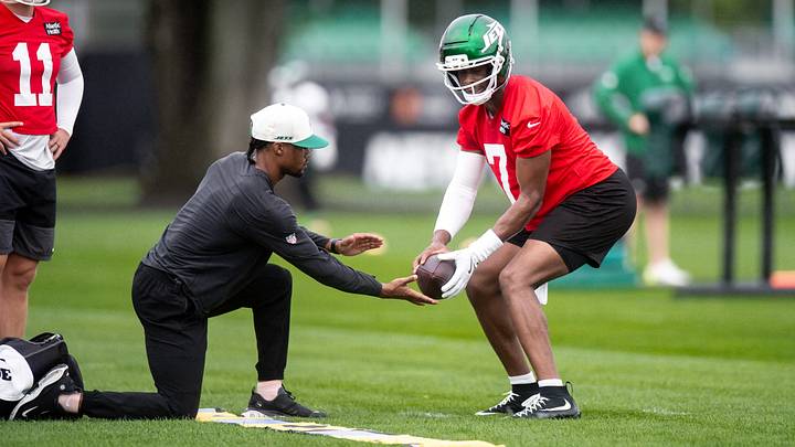 Geno Smith continues to solidify himself as the Jets' QB1 as training camp continues. Geno Smith continues to solidify himself as the Jets' QB1 as training camp continues.