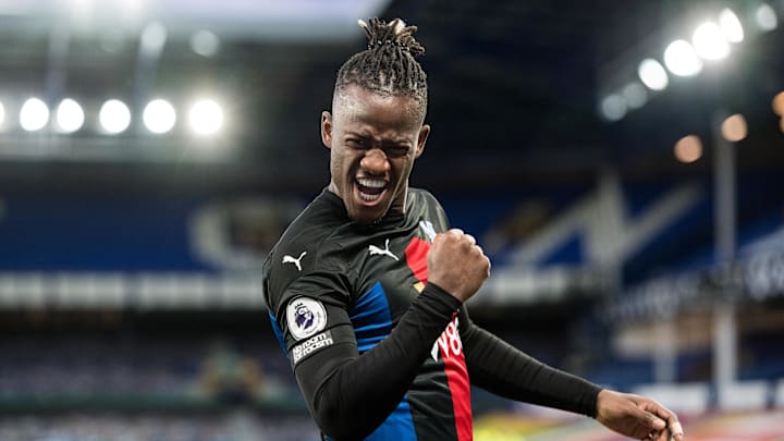 El jugador Michy Batshuayi celebra un gol.