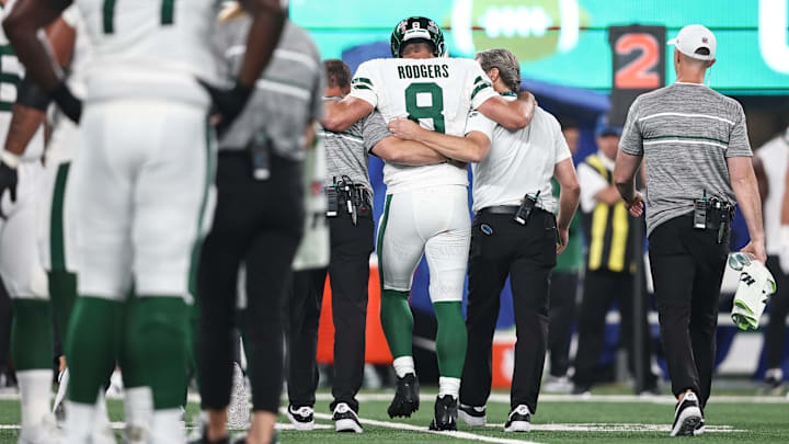 New York Jets quarterback Aaron Rodgers (8)