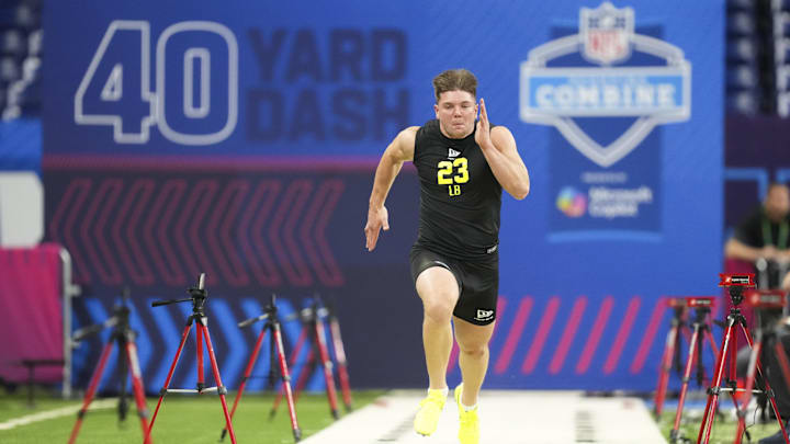 Feb 26, 2026; Indianapolis, IN, USA; Iowa linebacker Karson Sharar (LB23) runs the 40-yard dash during the NFL Scouting Combine at Lucas Oil Stadium. Mandatory Credit: Kirby Lee-Imagn Images Feb 26, 2026; Indianapolis, IN, USA; Iowa linebacker Karson Sharar (LB23) runs the 40-yard dash during the NFL Scouting Combine at Lucas Oil Stadium. Mandatory Credit: Kirby Lee-Imagn Images