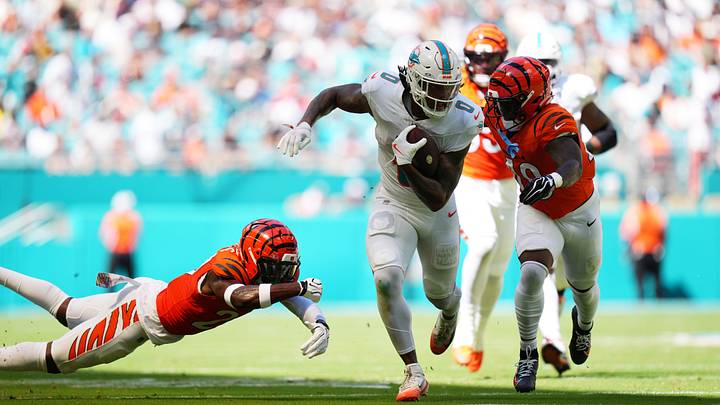 Miami Dolphins running back Ollie Gordon II (0) runs with the ball during the first quarter at Hard Rock Stadium. Miami Dolphins running back Ollie Gordon II (0) runs with the ball during the first quarter at Hard Rock Stadium.