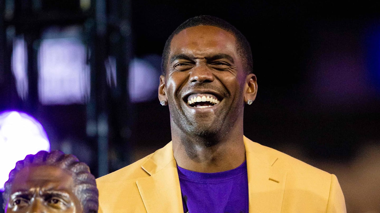 Randy Moss Says He'd Return to NFL for the 'Right Opportunity'