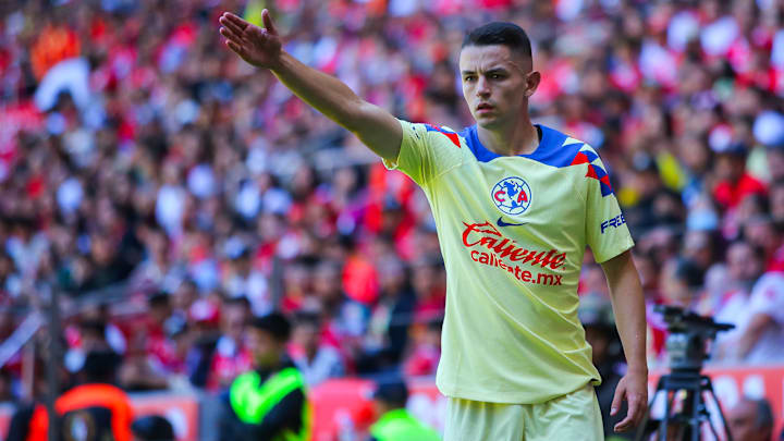 El español Álvaro Fidalgo del América salió con dolores ante Pachuca y aunque no es nada de peligro, podría iniciar como suplente contra Mazatlán. El español Álvaro Fidalgo del América salió con dolores ante Pachuca y aunque no es nada de peligro, podría iniciar como suplente contra Mazatlán.