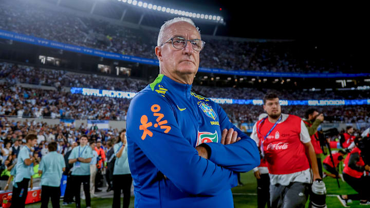 Dorival Júnior foi apresentado no CT Joaquim Grava nesta terça-feira (29)