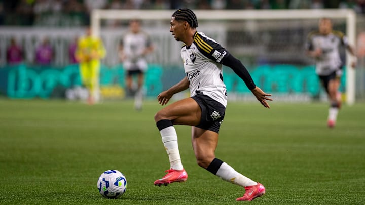 Atacante entrou na Justiça contra o clube