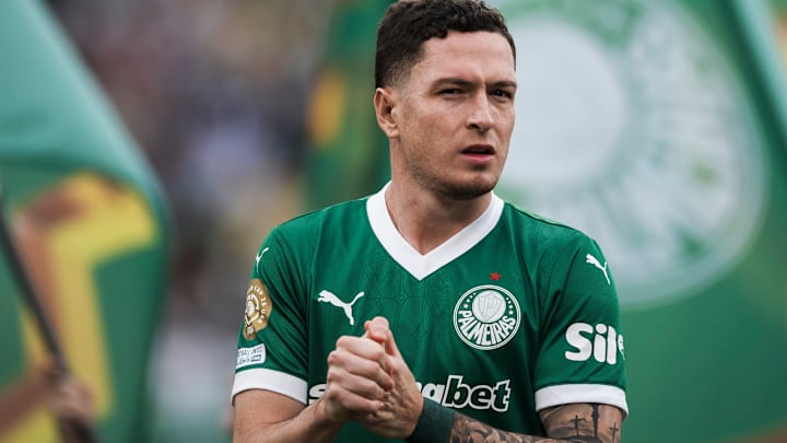 Volante vinha se recuperando de edema na coxa Volante vinha se recuperando de edema na coxa