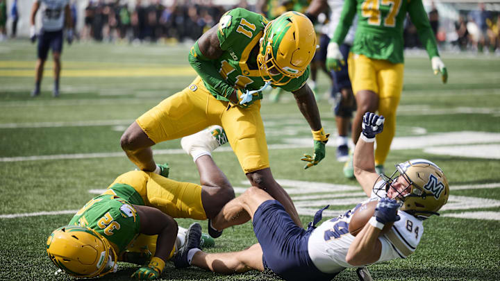 Aug 30, 2025; Eugene, Oregon, USA; Montana State Bobcats wide receiver Dane Steel (84) catches a pass during the second half against Oregon Ducks linebacker Nasir Wyatt (32) and defensive back Dakoda Fields (11) at Autzen Stadium. Mandatory Credit: Troy Wayrynen-Imagn Images Aug 30, 2025; Eugene, Oregon, USA; Montana State Bobcats wide receiver Dane Steel (84) catches a pass during the second half against Oregon Ducks linebacker Nasir Wyatt (32) and defensive back Dakoda Fields (11) at Autzen Stadium. Mandatory Credit: Troy Wayrynen-Imagn Images