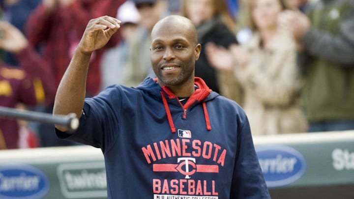 Oct 4, 2015; Minneapolis, MN, USA; Minnesota Twins right fielder Torii Hunter (48) salutes the fans during a video of his season accomplishments during the seventh inning stretch against the Kansas City Royals at Target Field. The Royals win 6-1 over the Twins. Mandatory Credit: Marilyn Indahl-Imagn Images Oct 4, 2015; Minneapolis, MN, USA; Minnesota Twins right fielder Torii Hunter (48) salutes the fans during a video of his season accomplishments during the seventh inning stretch against the Kansas City Royals at Target Field. The Royals win 6-1 over the Twins. Mandatory Credit: Marilyn Indahl-Imagn Images