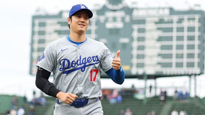 Shohei Ohtani y detrás Ippei Mizuhara, su ex intérprete y amigo íntimo