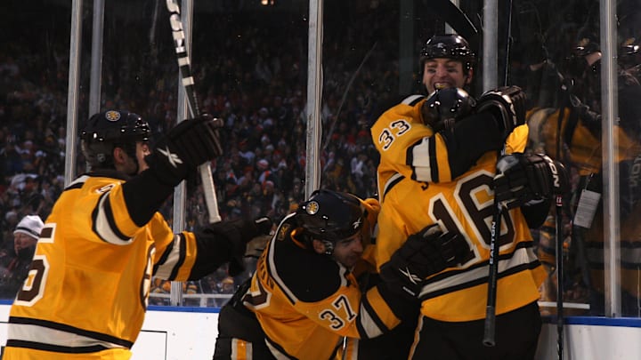 2010 Bridgestone Winter Classic - Philadelphia Flyers v Boston Bruins