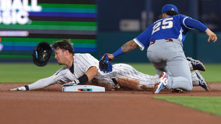 Mar 14, 2026; Miami, FL, United States; Venezuela second baseman Gleyber Torres (25) tags out Japan center fielder Seiya Suzuki (51) in the first inning during a quarterfinal game of the 2026 World Baseball Classic at loanDepot Park. Mandatory Credit: Sam Navarro-Imagn Images