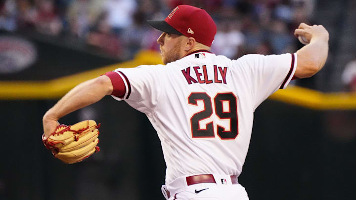 Arizona Diamondbacks' Merrill Kelly (29) pitches against the Padres at Chase Field on April 8, 2022.