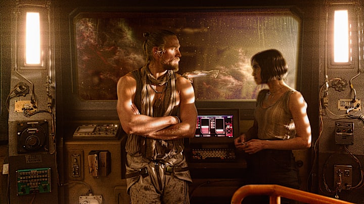 Rebel Moon. Charlie Hunnam as Kai and Sofia Boutella as Kora in Rebel Moon. Cr. Clay Enos/Netflix ©2023
