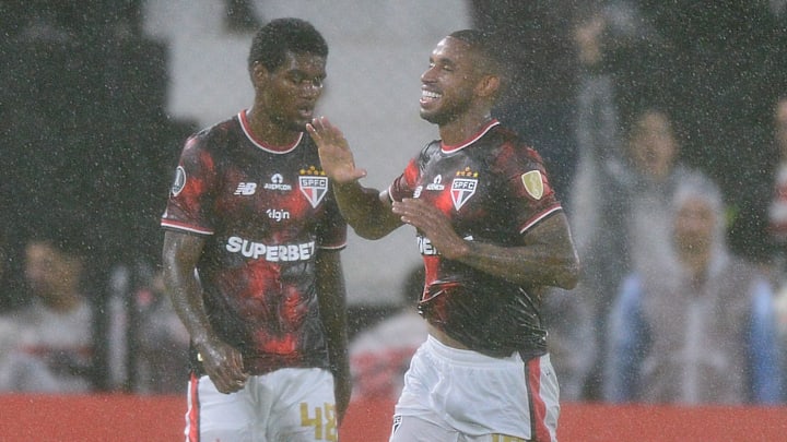 André Silva soma oito gols e duas assistências em 20 jogos em 2025