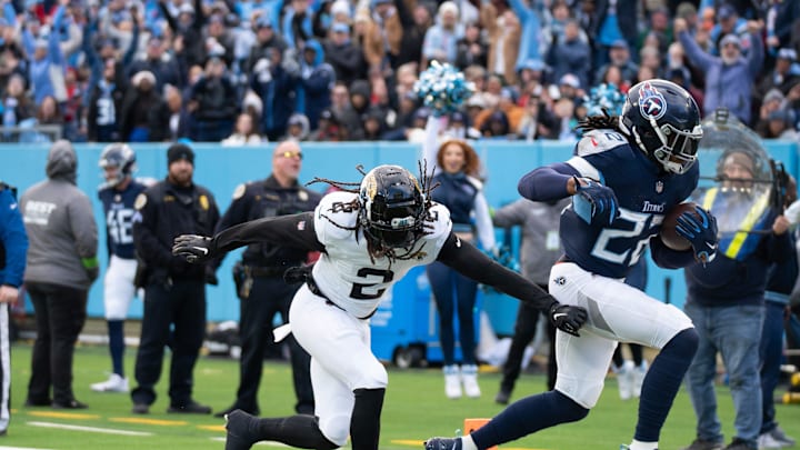 Tennessee Titans running back Derrick Henry (22) runs past Jacksonville Jaguars safety Rayshawn