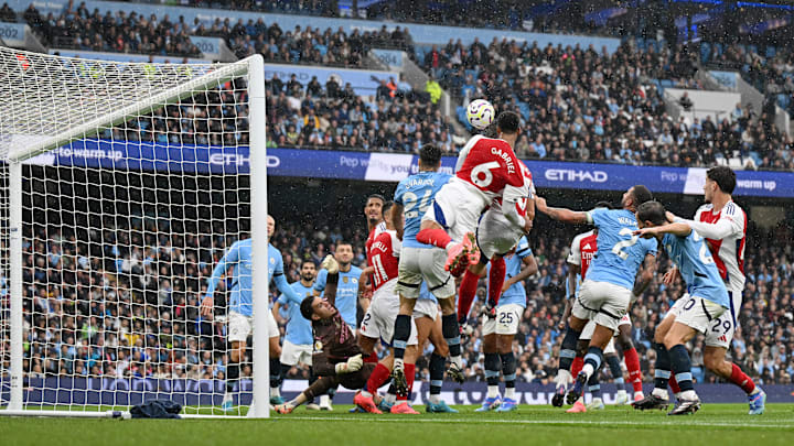 Gabriel Magalhães marcou o gol da vitória do Arsenal no Etihad Stadium.