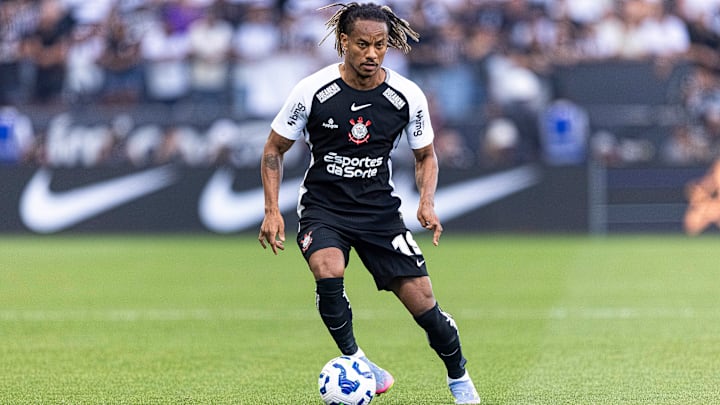 Carrillo é um dos nomes à disposição de Dorival Júnior