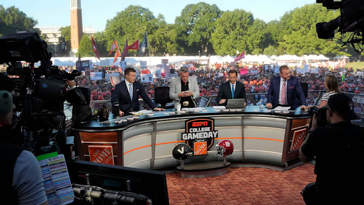 ESPN's 'College GameDay' has announced its guest picker for Week 10.