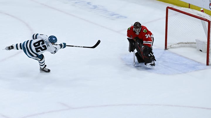 Jan 16, 2024; Chicago, Illinois, USA; San Jose Sharks right wing Kevin Labanc (62) scored past