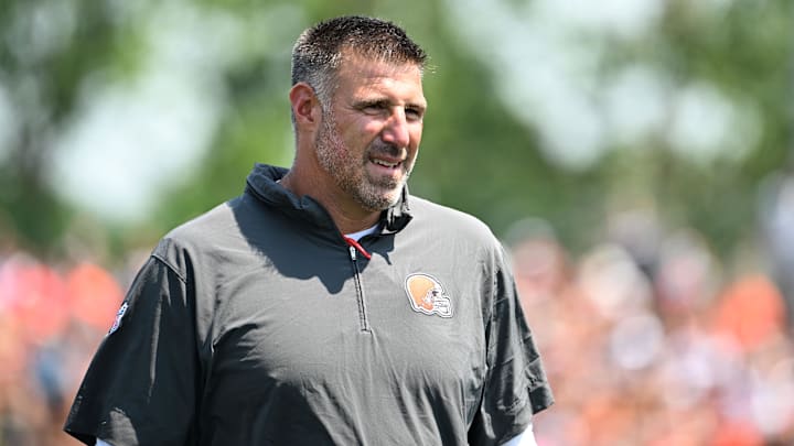 Aug 4, 2024; Cleveland Browns advisor Mike Vrabel during practice at the Browns training facility in Berea, Ohio. Mandatory Credit: Bob Donnan-Imagn Images