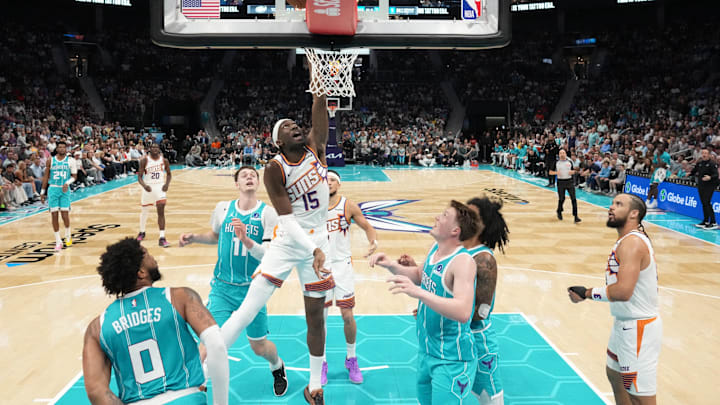 Phoenix Suns center Mark Williams (15) makes a slam dunk against the Charlotte Hornets
