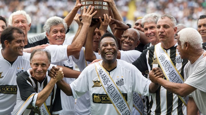 Rei Pelé construiu carreira estrondosa com a camisa do Santos