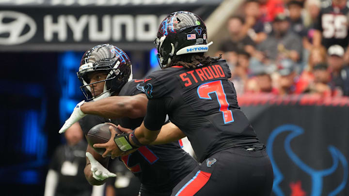 Oct 26, 2025; Houston, Texas, USA; Houston Texans quarterback C.J. Stroud (7) hands a ball off to running back Nick Chubb (21) during the second half against the San Francisco 49ers at NRG Stadium. Mandatory Credit: Sean Thomas-Imagn Images Oct 26, 2025; Houston, Texas, USA; Houston Texans quarterback C.J. Stroud (7) hands a ball off to running back Nick Chubb (21) during the second half against the San Francisco 49ers at NRG Stadium. Mandatory Credit: Sean Thomas-Imagn Images