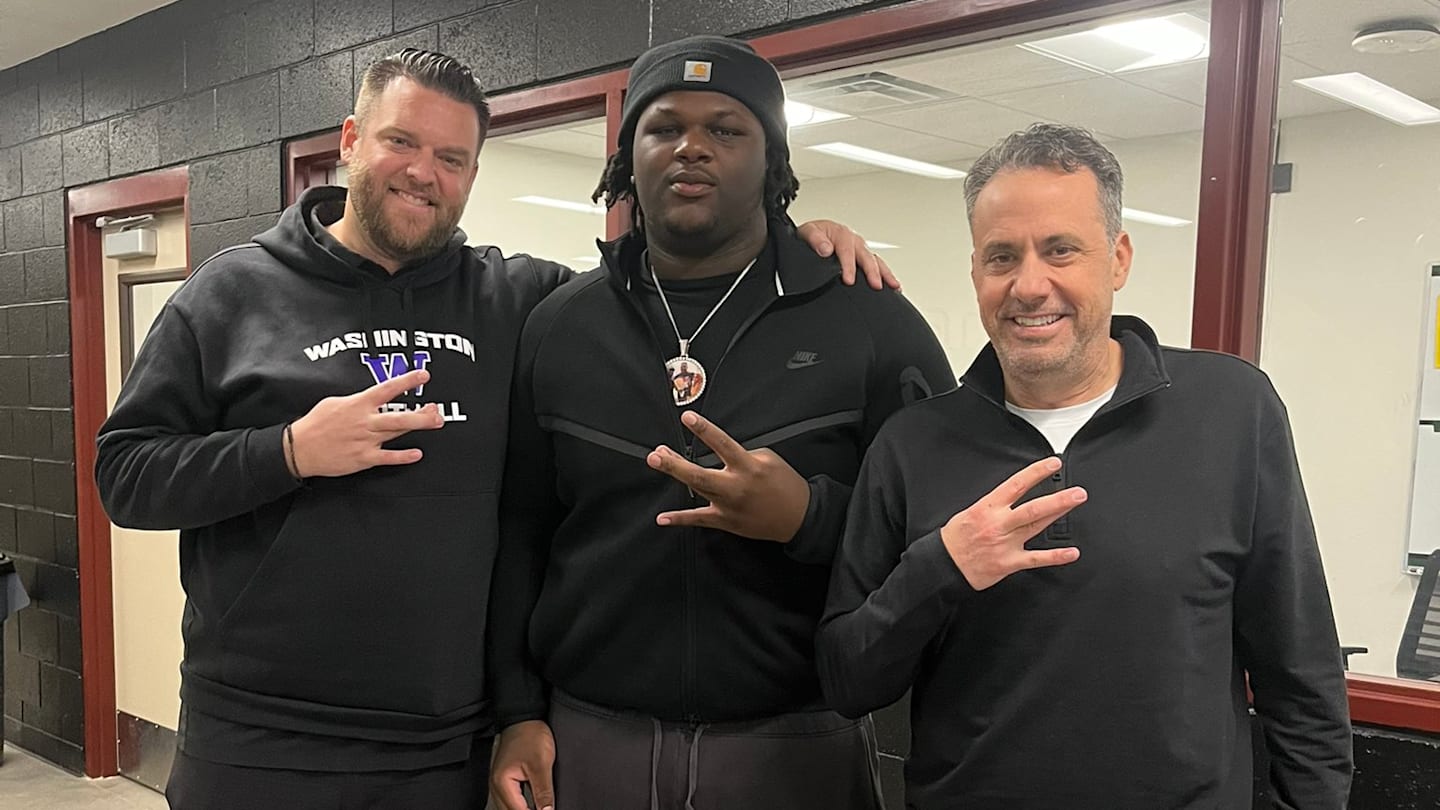 Huge Arizona Lineman Pares College Options to 5, UW Included