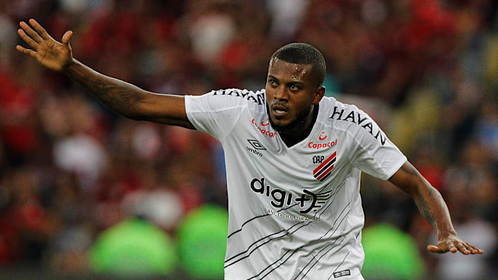 Atacante tem 30 anos e deixou recentemente o Bahia Atacante tem 30 anos e deixou recentemente o Bahia