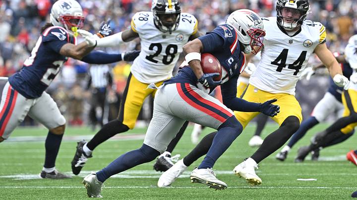 Sep 20, 2026; Foxborough, Massachusetts, USA; New England Patriots cornerback Marcus Jones (25) returns a punt against Pittsburgh Steelers linebacker Carson Bruener (44) in the first half at Gillette Stadium. Mandatory Credit: Eric Canha-Imagn Images Sep 20, 2026; Foxborough, Massachusetts, USA; New England Patriots cornerback Marcus Jones (25) returns a punt against Pittsburgh Steelers linebacker Carson Bruener (44) in the first half at Gillette Stadium. Mandatory Credit: Eric Canha-Imagn Images