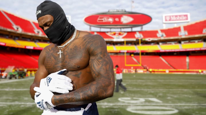 KANSAS CITY, MO - DECEMBER 24: DK Metcalf #14 of the Seattle Seahawks prepares for pregame warmups prior to the game against the Kansas City Chiefs at Arrowhead Stadium on December 24, 2022 in Kansas City, Missouri. KANSAS CITY, MO - DECEMBER 24: DK Metcalf #14 of the Seattle Seahawks prepares for pregame warmups prior to the game against the Kansas City Chiefs at Arrowhead Stadium on December 24, 2022 in Kansas City, Missouri.
