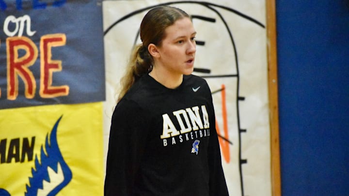 Karsyn Freeman scored a game-high 29 points as No. 1 Adna held off No. 2 Rainier in 2B Pacific girls basketball action.