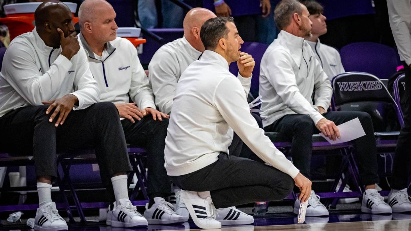 Το Husky Basketball προσφέρει σημαντικό κύκλο εργασιών προπονητών