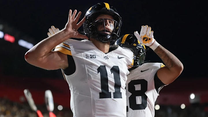 Iowa Hawkeyes quarterback Mark Gronowski