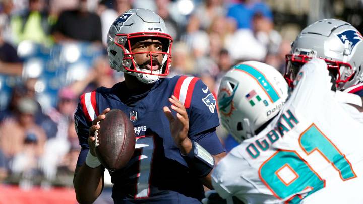 Patriots quarterback Jacoby Brissett looking for a receiver in the first half.