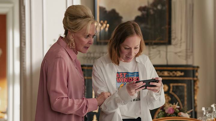Jean Smart and Hannah Einbinder in Hacks season 5 on HBO Max - Photograph by Kenny Laubbacher/HBO Max Jean Smart and Hannah Einbinder in Hacks season 5 on HBO Max - Photograph by Kenny Laubbacher/HBO Max