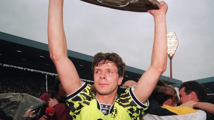 Andreas Möller feiert die Meisterschaft 94/95