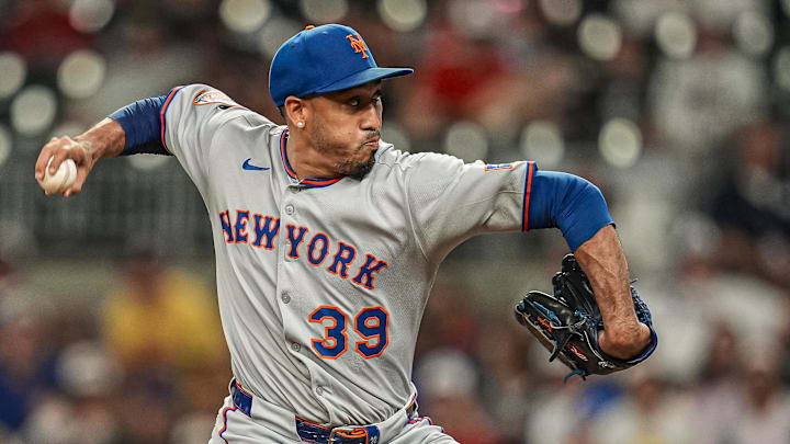 Aug 23, 2025; Cumberland, Georgia, USA; New York Mets relief pitcher Edwin Diaz (39) pitches against the Atlanta Braves during the ninth inning at Truist Park. Mandatory Credit: Dale Zanine-Imagn Images Aug 23, 2025; Cumberland, Georgia, USA; New York Mets relief pitcher Edwin Diaz (39) pitches against the Atlanta Braves during the ninth inning at Truist Park. Mandatory Credit: Dale Zanine-Imagn Images