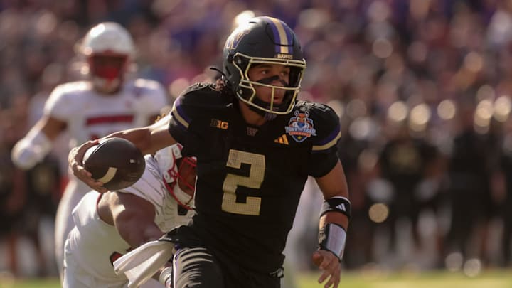 Washington’s Demond Williams Jr. (2) runs the ball and makes a touchdown during the 91st Tony the Tiger Sun Bowl game against Louisville on Tuesday, Dec. 31, 2024 at the Sun Bowl Stadium in El Paso, Texas.